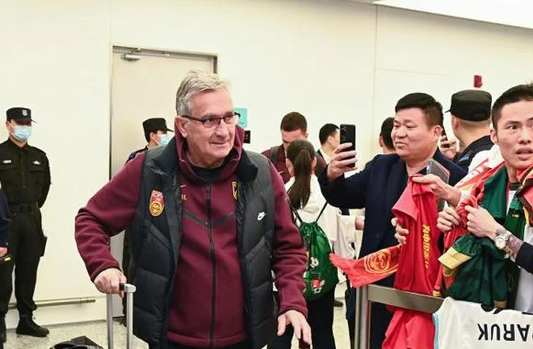 津媒谈国足名单：已无尝试新人空间 中前场人才济济目标两连胜