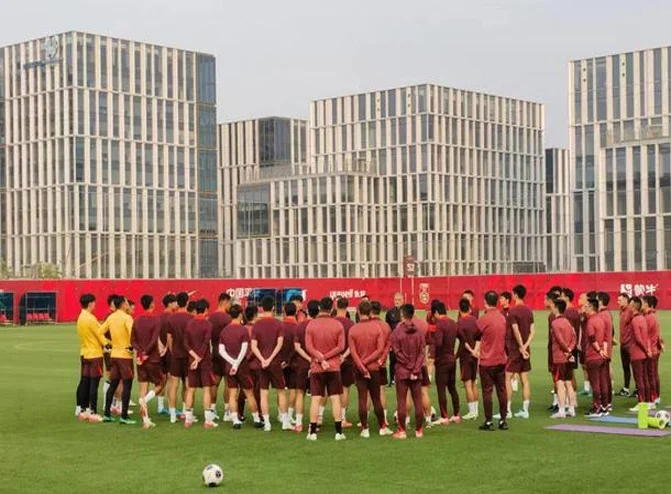 国足在上海开启集训，主帅伊万科维奇期待对阵印尼踢得更有进攻性相关图二
