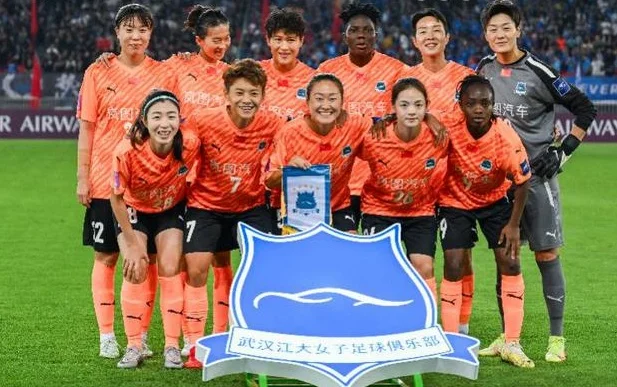 荡气回肠创历史！王霜绝平陈晨扑点，武汉女足夺首届亚冠冠军相关图二