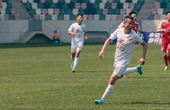 58岁朱骏险破门！上海赛更达3-0烟台，徐永乐双响，张一张璐登场相关图二