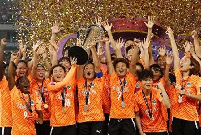 话题｜武汉江大女足登顶亚冠 收获的不止是130万美元重奖