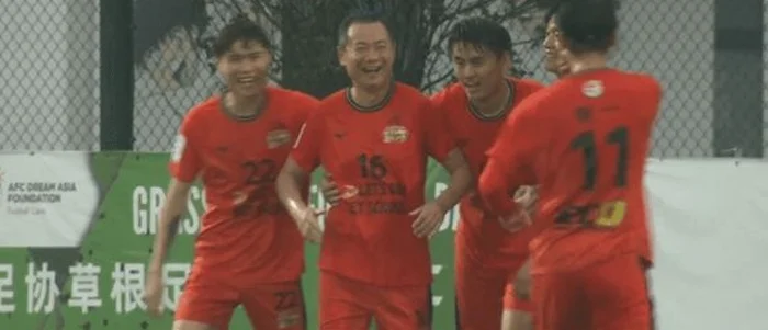 前申花老板创纪录 58岁在中冠替补绝杀+获MVP 队友连过数人送空门