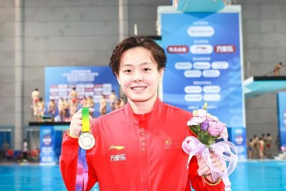体坛联播｜苏亚雷斯和梅西成立俱乐部，亚马尔与巴萨续约6年相关图六