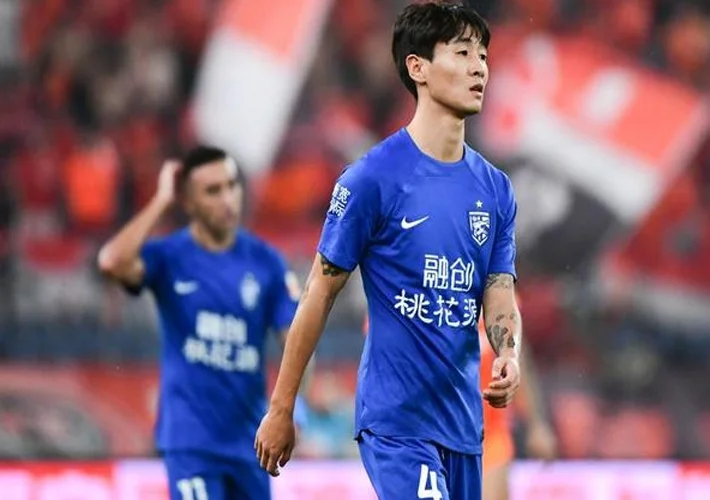 韦世豪当年离开鲁能，专业人士称符合规定，双方就是利益之争相关图二