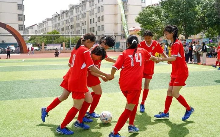 巨野：“亚足联女足日” 点燃120名女孩绿茵梦想相关图四