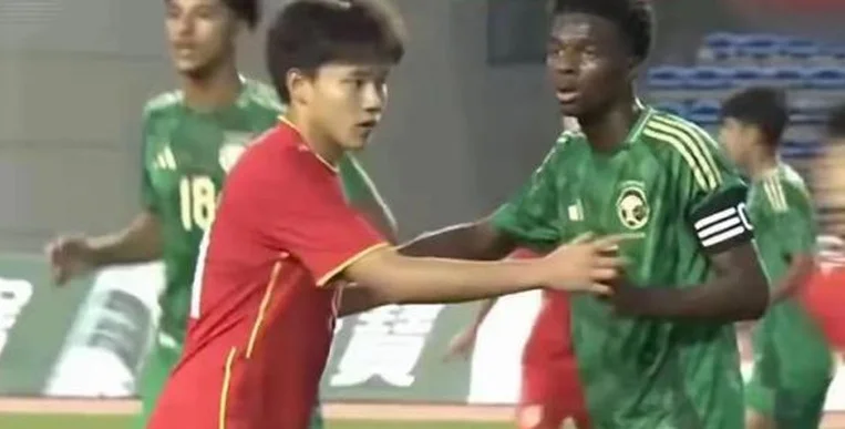 2-1！中国男足U16击败沙特，91分钟绝杀，球迷欢呼相关图五