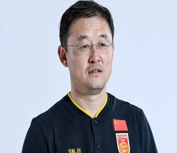 韦世豪嘲讽鲁能足校！媒体人：性质和嗨球学员不同 鲁能没问题
