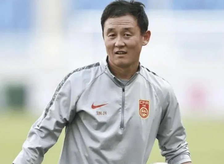 18万退出费风波4问：家长为何索要自由身证明，嗨球模式有问题吗
