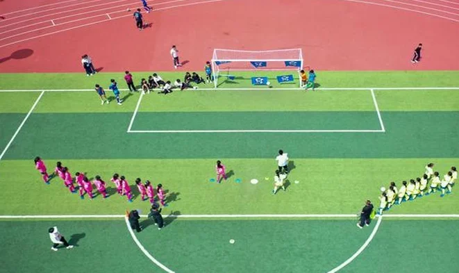 巨野：“亚足联女足日” 点燃120名女孩绿茵梦想相关图二