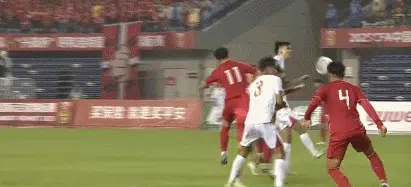 U16国足痛失好局！媒体人热议：踢得稀烂，突然惊喜之后太狼狈相关图二