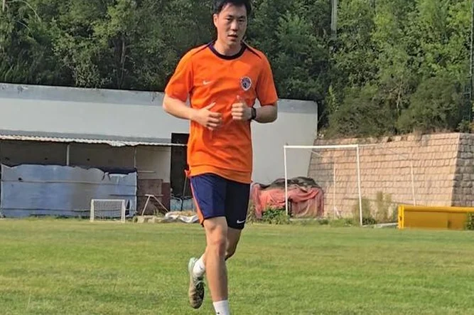 提速！青岛海牛主帅李霄鹏首谈夏窗引援目标，节后热身上海海港相关图五