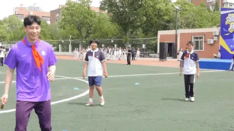 迎接端午节和儿童节，津门虎俱乐部走进河西区环湖中学送祝福相关图四