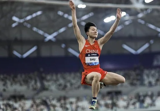 体坛联播｜曼联3比1击败中国香港，U16国足遭越南队绝平相关图六