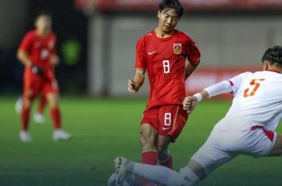 2-0到2-2！国足U16遗憾未能赢球，86分钟惨遭绝平，全场2人被罚下相关图二