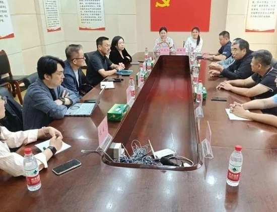 大阪樱花足球俱乐部到访烟台足协，鹿扬体育推介体育装备发展情况