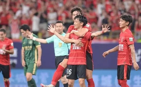 杨明洋受到器重，伊万或放下固执，国足生死战有望变阵双后腰相关图四