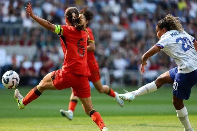 0-3！中国女足输球，全场仅1次射正，美国队太强了，球迷遗憾