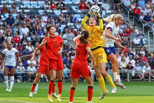 0-3！中国女足输球，全场仅1次射正，美国队太强了，球迷遗憾相关图二