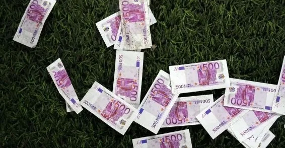 全是金钱的味道，巴黎登顶欧冠豪揽1.2亿