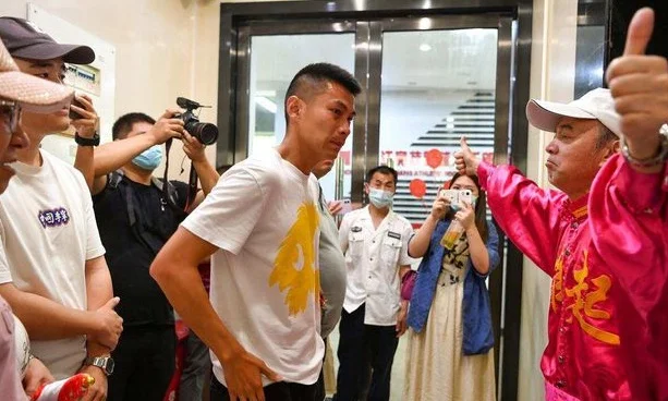 喜讯！重庆足球旗帜迎来职业生涯里程碑时刻，铜梁龙已官宣确认相关图二