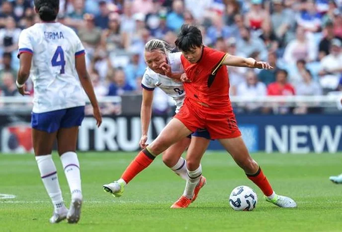 0-3！中国女足输球，全场仅1次射正，美国队太强了，球迷遗憾相关图四