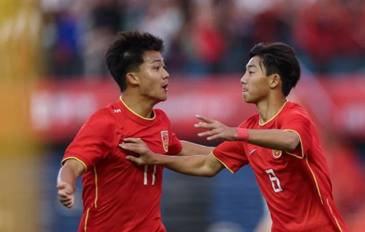 U16国足夺冠别狂喜！媒体人热议：或成转折点，一种打法走不远