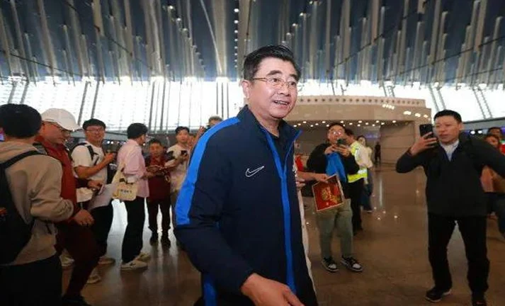国足今日出征，而对手主帅正在为这件事烦恼...相关图四