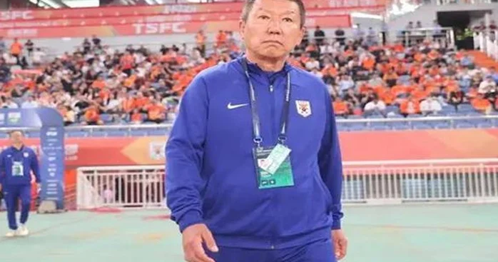 正式官宣！名帅告别离开山东足坛，代理主教练出炉，争取冲击佳绩