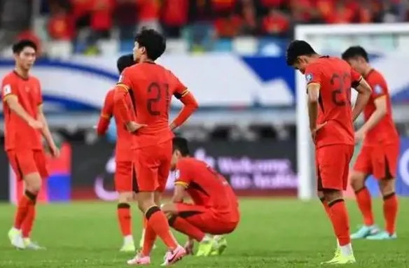国足世预赛三消息：免费直播，媒体预测首发，伊万采访调侃战术相关图三