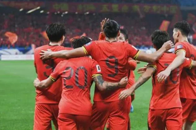 国足大战印尼！11人首发基本出炉，两连胜＝出线，范志毅一针见血相关图七