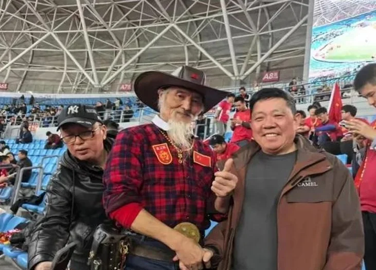 苏超爆火原因曝光！媒体人点评一针见血，有噱头更能让大家找乐子相关图三