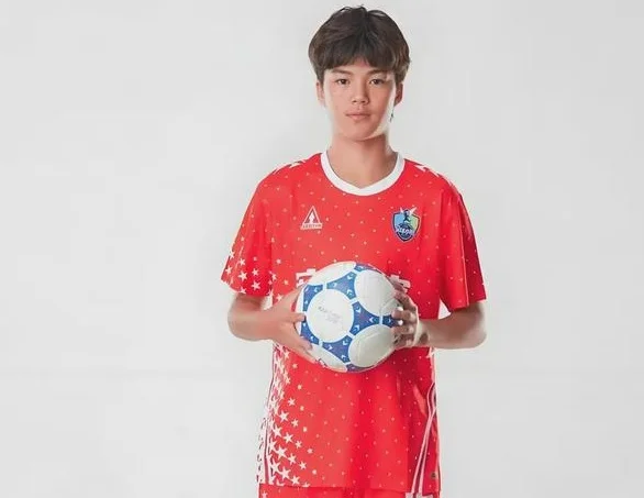 福建少年闯西甲！15岁刘凯源签黄潜，160万欧违约金背后的足球梦相关图二