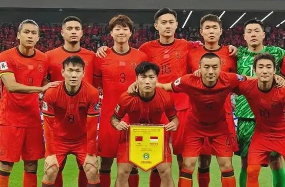 国足大战印尼！11人首发基本出炉，两连胜＝出线，范志毅一针见血