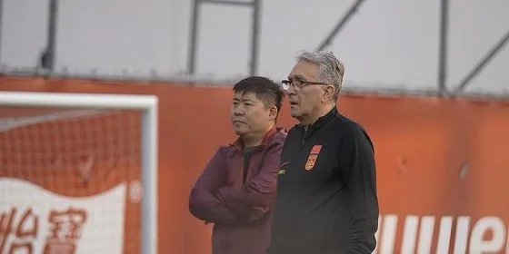 伊万自信被质疑，国足2连胜也不稳，留谢文能战巴林 锋线缩小范围
