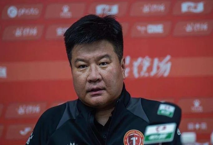 李金羽为李铁回怼网友！直言他再怎么样也是我的队友，引发热议相关图二