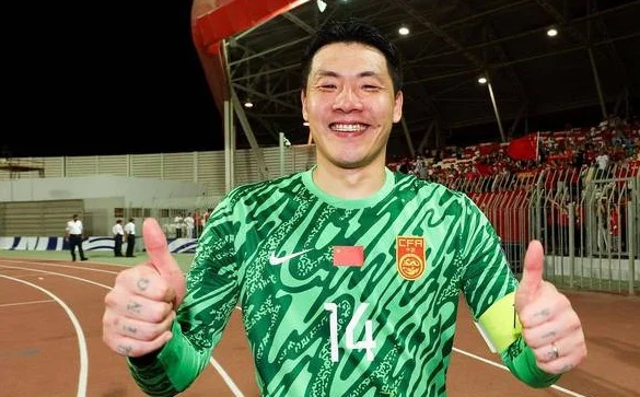 国足首发大换血：18岁小将挑大梁，塞鸟或成主力，前瑞士国脚首秀相关图三