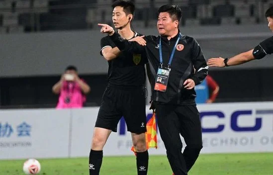 李金羽为李铁回怼网友！直言他再怎么样也是我的队友，引发热议