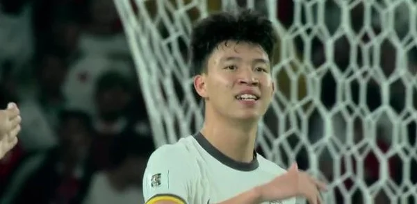 半场0-1！国足送印尼点球，申花后卫后场玩火，比赛过程提心吊胆相关图六
