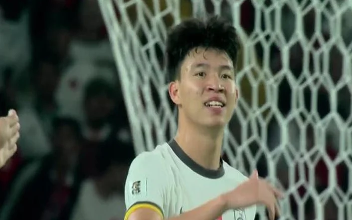 0-1！国足半场被压制，申花二将发挥欠佳，先送黄牌，后送点球相关图四