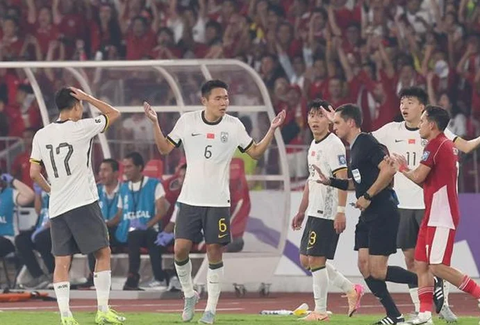 没有奇迹！国足连续6届无缘世界杯，已空等23年，30+老将悲情谢幕相关图二