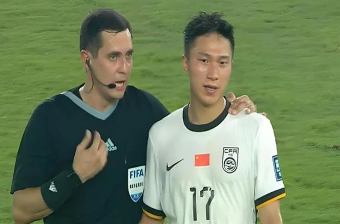 68年首负印尼！国足0-1吞4连败无缘世界杯，杨泽翔送点王钰栋造险相关图三