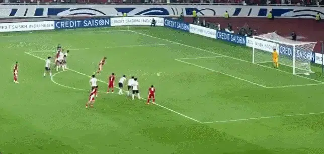 杨泽翔送点球！国足半场0-1落后印尼，4射0正，王钰栋成唯一亮点相关图七