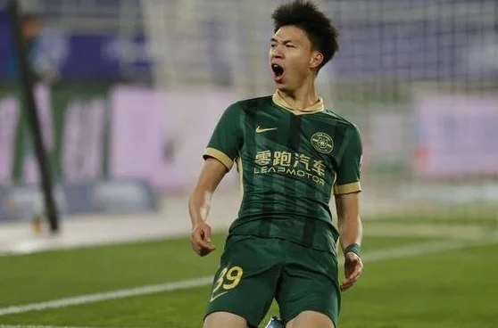 18岁零194天！王钰栋成国足世预赛，最年轻首发球员相关图三