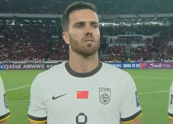 杨泽翔送点球！国足半场0-1落后印尼，4射0正，王钰栋成唯一亮点相关图三