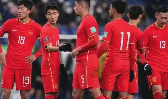 44分25秒！印尼点球王大雷判错方向，国足0:1命悬一线相关图六