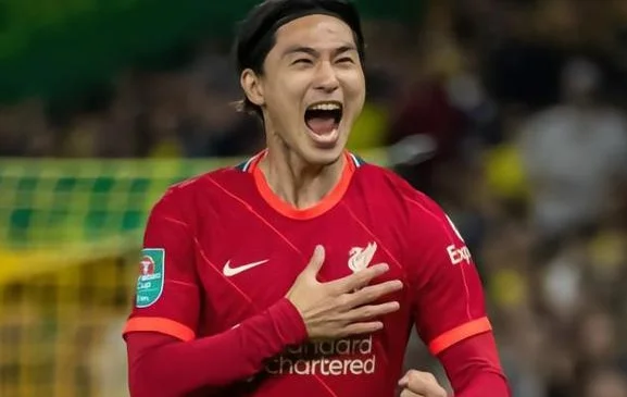 五名亚洲球员曾在英超中夺冠！朴智星上榜，有一人参与蓝狐奇迹相关图四