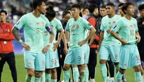 一场0-1，国足赛前遭重创！日本放水输澳洲，中国队没踢就选了