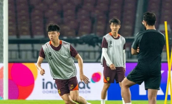18岁零194天！王钰栋成国足世预赛，最年轻首发球员相关图四