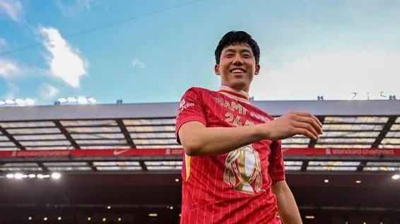 五名亚洲球员曾在英超中夺冠！朴智星上榜，有一人参与蓝狐奇迹相关图五