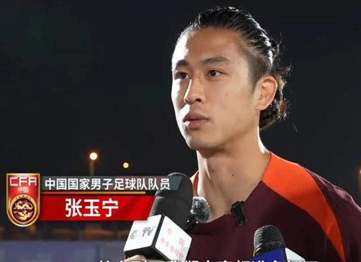 王钰栋搭档张玉宁 塞鸟喂饼！韩鹏飞联手朱辰杰 韦世豪蒋光太替补相关图二